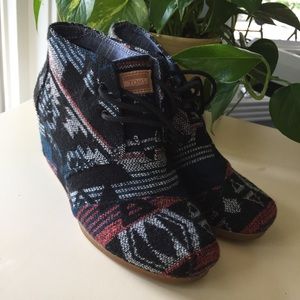 TOMS Desert Wedge | Black Jacquard | 7.5
